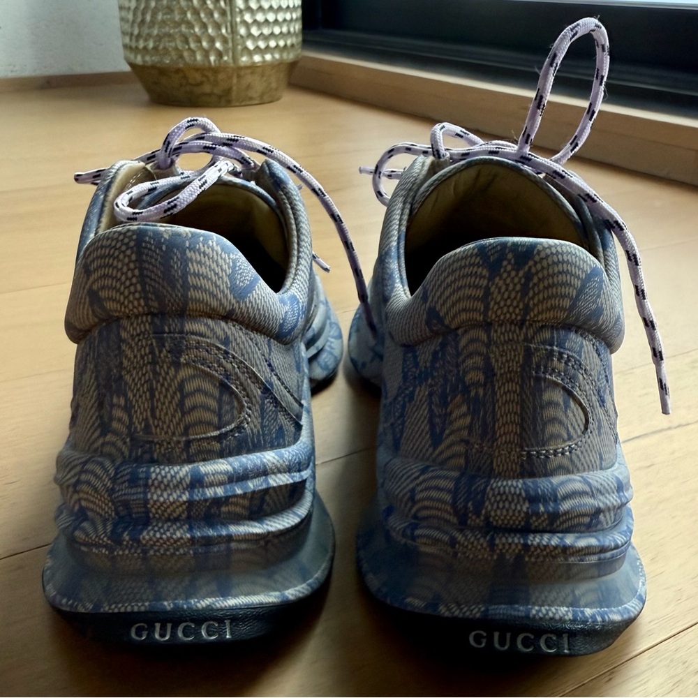 Gucci Blue and Beige Sneakers with Luxurious Craftsmanship - Picture 5 of 6